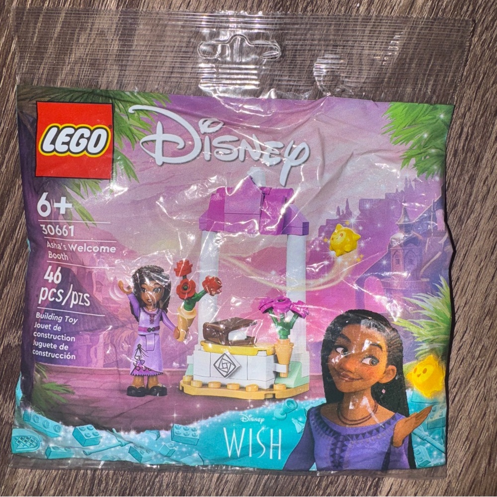 Disney's wish Lego set 30661 Asha's welcome, booth